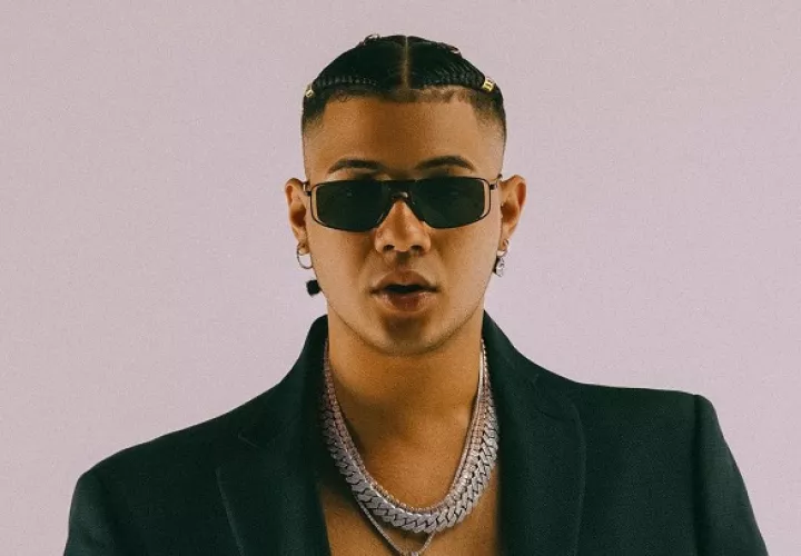 'El Boza' firmó con el sello discográfico Sony Music Centroamérica y Caribe en 2019. Foto: Instagram 