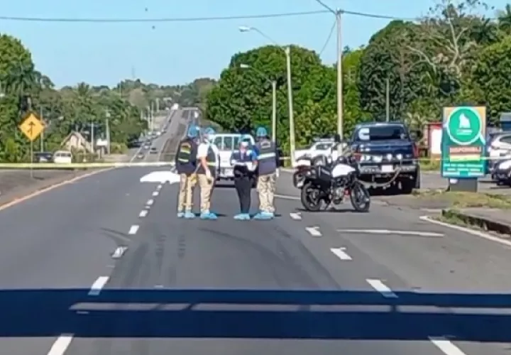 Las autoridades iniciaron las investigacones correspondientes sobre este accidente de tránsito y se espera que en las próximas horas se de a conocer la identidad de la ciudadana atropellada. Foto. Mayra Madrid