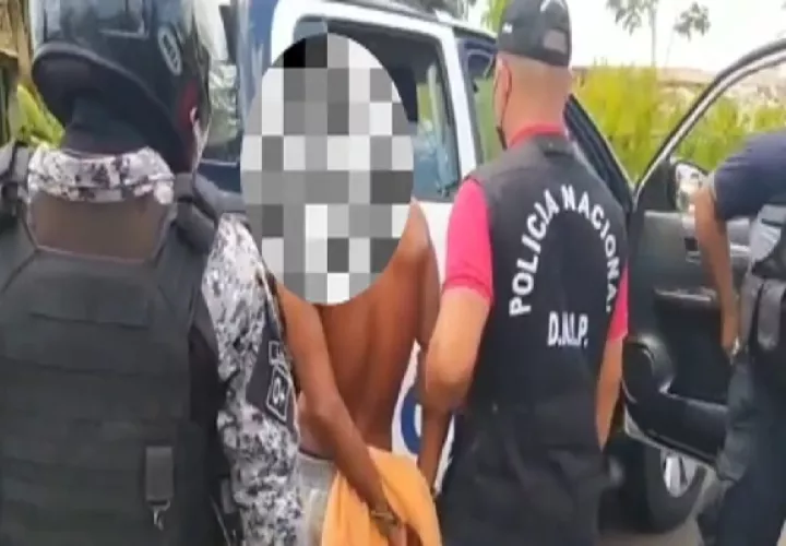 Se confirmó que el presunto asesino estaba solo en la casa y desarmado. Foto. Eric Montenegro