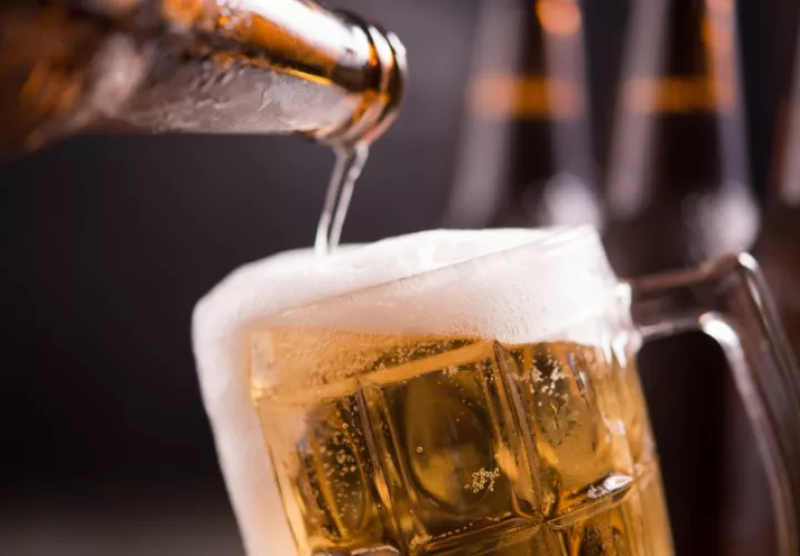 Beber en exceso provoca alteraciones en la estructura y el tamaño del cerebro que se asocian a deficiencias cognitivas.