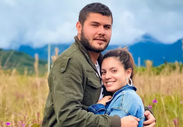 'La Chichi de Papa' y su prometido. Foto: Instagram