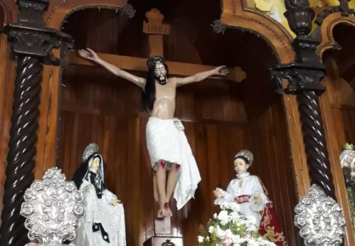 Con el inicio de la época más importante dentro de la liturgia de la Iglesia Católica se espera que miles de panameños y turistas acudan a la parroquia para agradecer los milagros y favores recibidos por el Santo Cristo de Alanje. Foto. José Vásquez