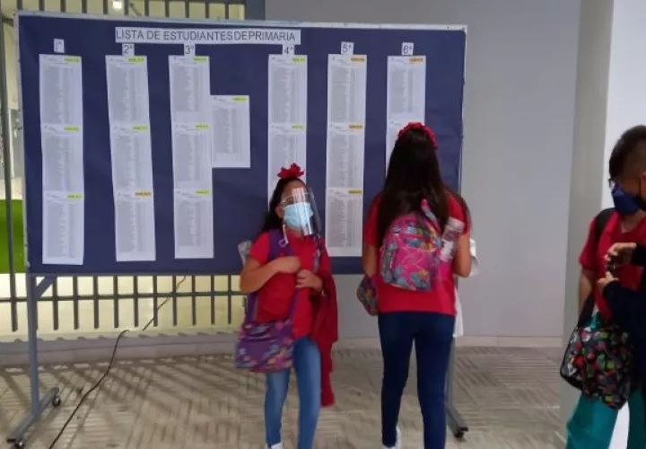 Después de dos años, los niños y jóvenes regresan a las aulas de clases. Foto: Víctor Arosemena