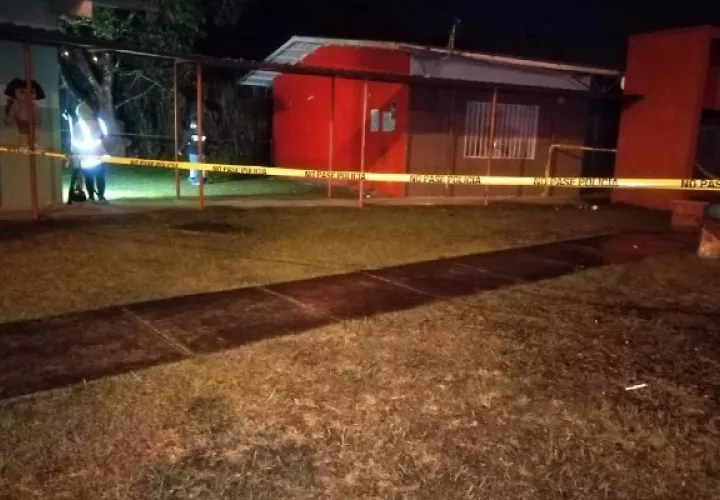 El cuerpo del joven quedó tirado con un disparo en la cabeza, detrás del centro cultural de esta población. Foto. Diomedes Sánchez