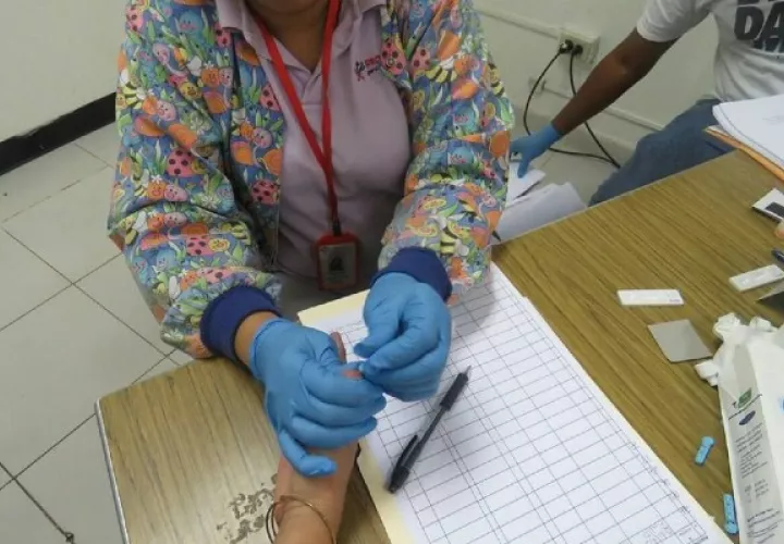 La prueba es gratuita y se maneja de forma confidencial, por lo que instó a realizársela sin ningún tipo de temor. Foto. Diomedes Sánchez
