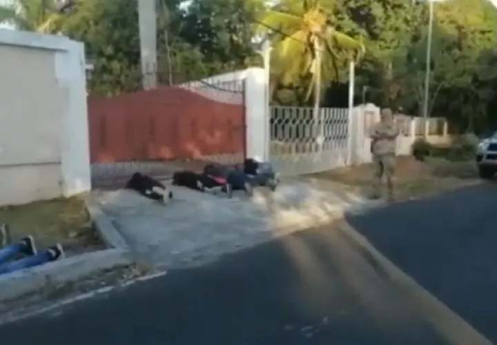 Los estamentos de seguridad se procederá a verificar si alguna de las personas retenidas mantiene asuntos pendientes. Foto. Eric Montenegro