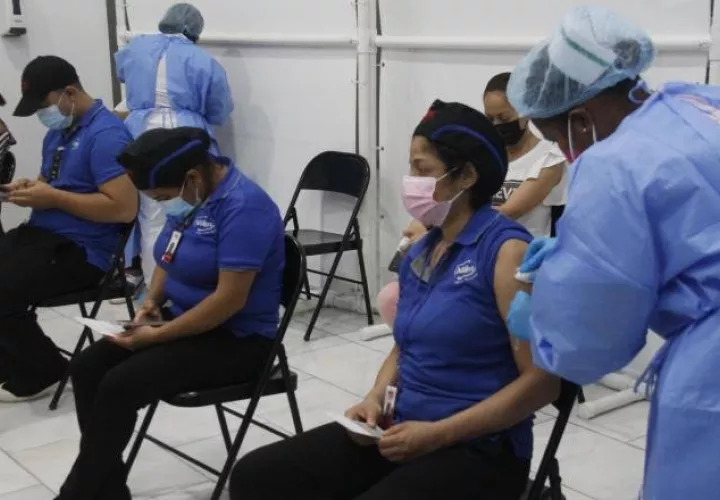 Panamá continúa con el proceso de vacunación contra la covid-19 a nivel nacional. Foto: Grupo Epasa