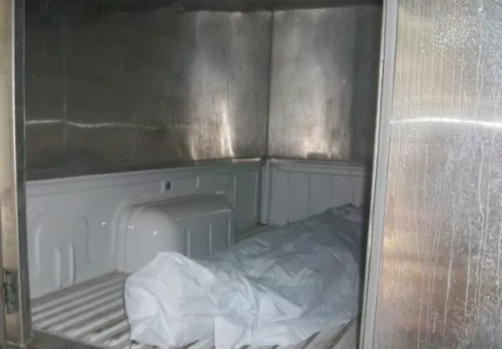 El Ministerio Público ordenó el traslado del cuerpo a la morgue judicial ubicada en la parte posterior del Ministerio de Salud. Foto. José Vásquez