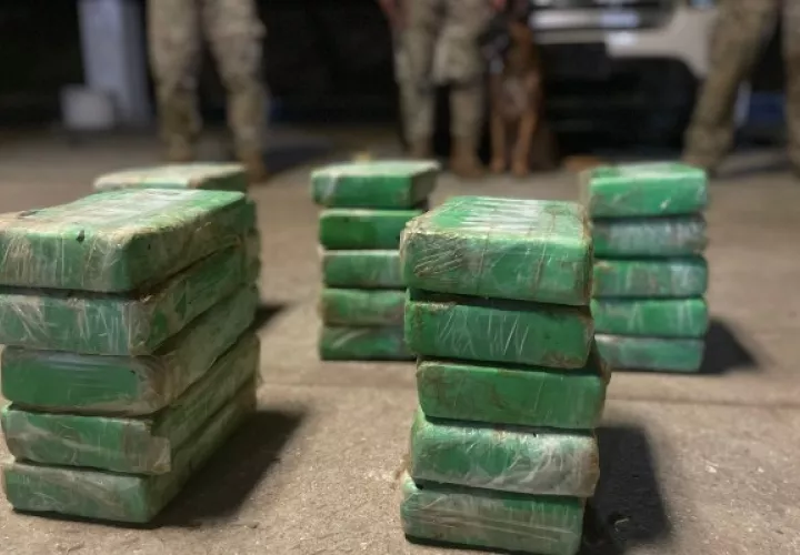 En el conteo realizado se logró precisar que en el saco encontrado había unos 25 paquetes de sustancias ilícitas por determinar. Foto. Cortesía Senan