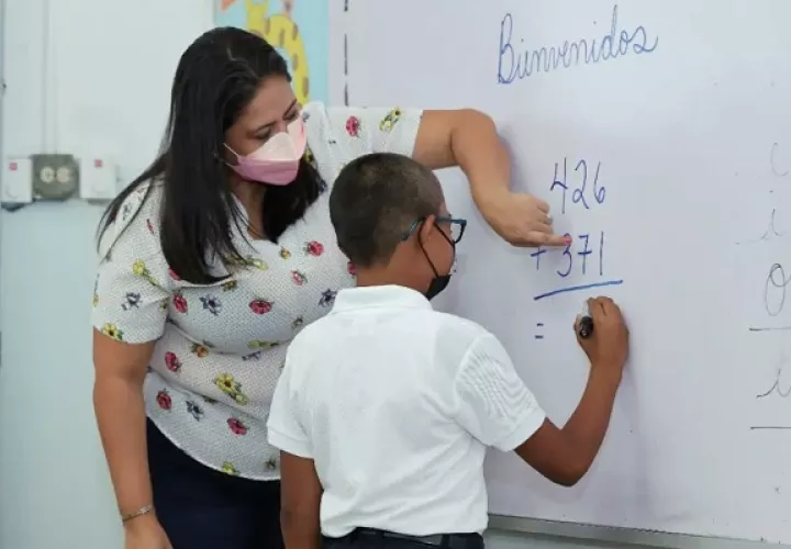 Tras dos años a distancia, esta semana los estudiantes vuelven a las aulas. Foto: Meduca