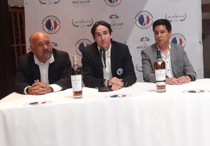Los organizadores dan detalle del torneo. 