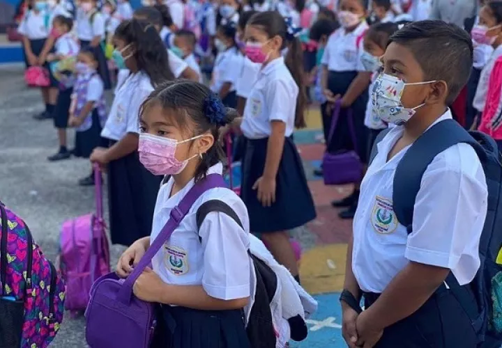 Los estudiantes deben mantener las medidas de bioseguridad. Foto: Meduca