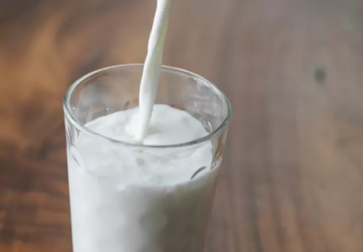 Beneficios de la leche en la hidratación.  Pexeles
