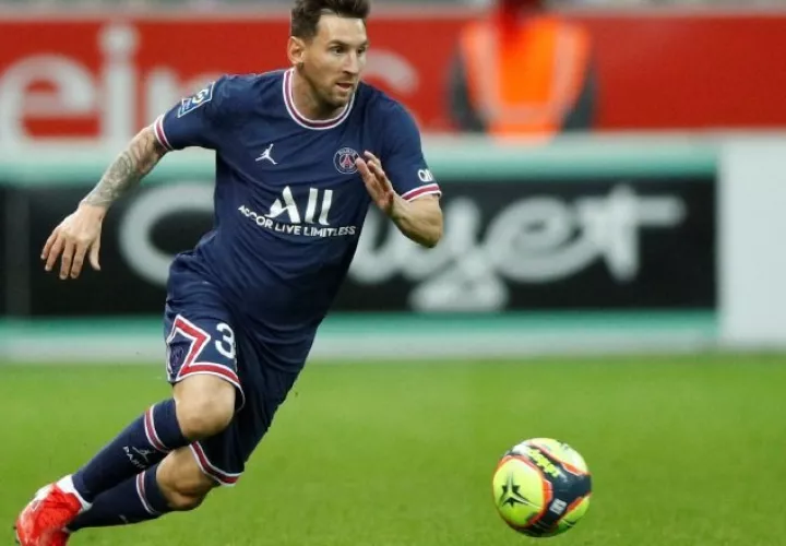 Messi firmó por el PSG fránces. Foto:EFE
