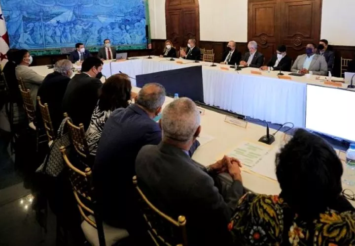 Mesa técnica de trabajo para solucionar el desabastecimiento de medicamentos. Foto: Cortesía