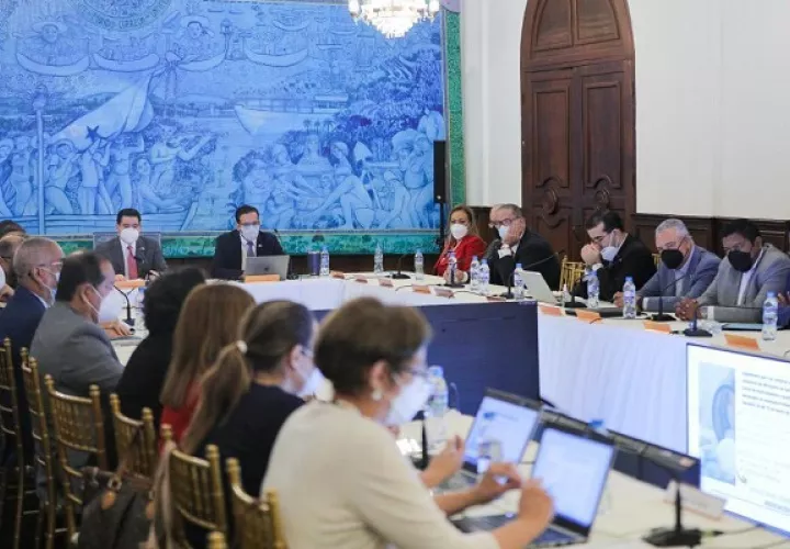Este lunes se realizó una reunión de seguimiento a la mesa técnica de trabajo  sobre medicamentos. Foto: Presidencia