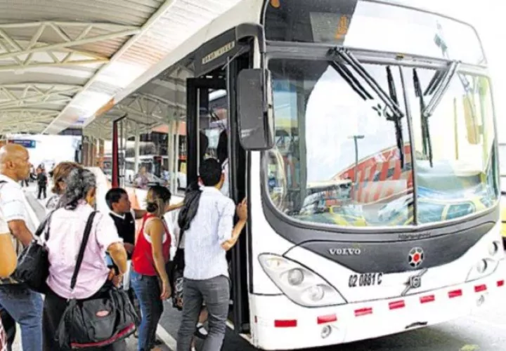 Se espera que la demanda de buses aumente en los próximos días, ante el inicio de clases en las escuelas y universidades. Foto: Archivo