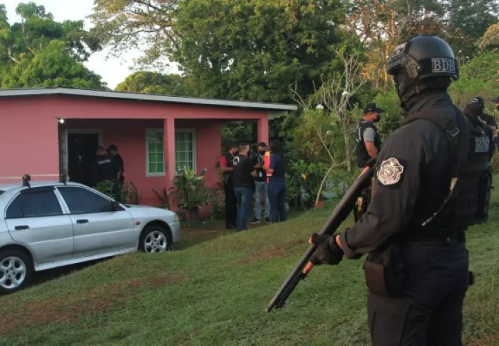 Los 12 aprehendidos serán presentados en las próximas horas ante un Juez de Garantías en el Sistema Penal Acusatorio del Panamá Oeste. Foto. Eric Montenegro