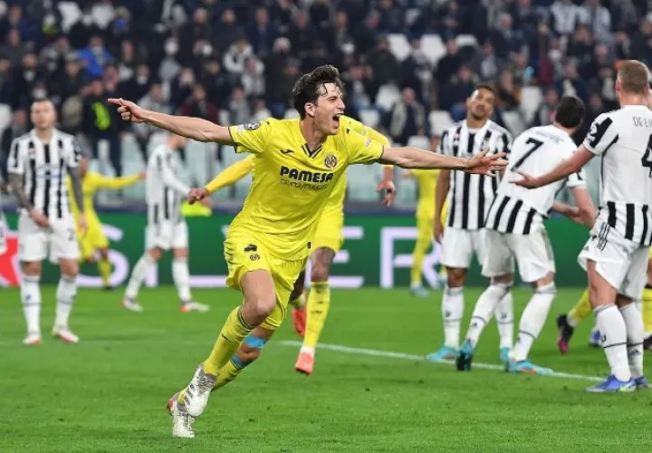 Pau Torres del Villareal festeja su gol contra la Juventus. Foto:EFE