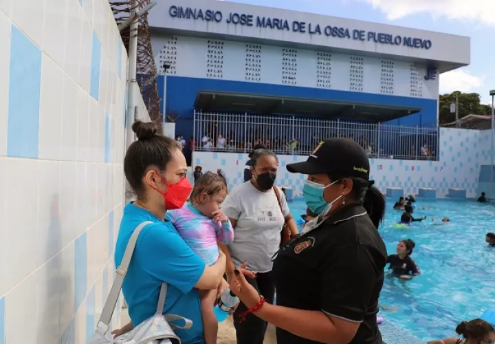 Las clases se dictan en la piscina municipal de Pueblo Nuevo. Foto: Cortesía