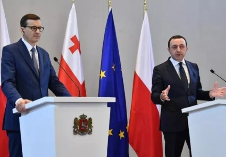 Primer ministro polaco, Mateusz Morawiecki (izq.). EFE