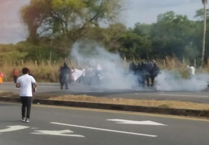 Indígenas protestaron ayer contra la vacunación. Foto: Redes sociales/ M.Burgos