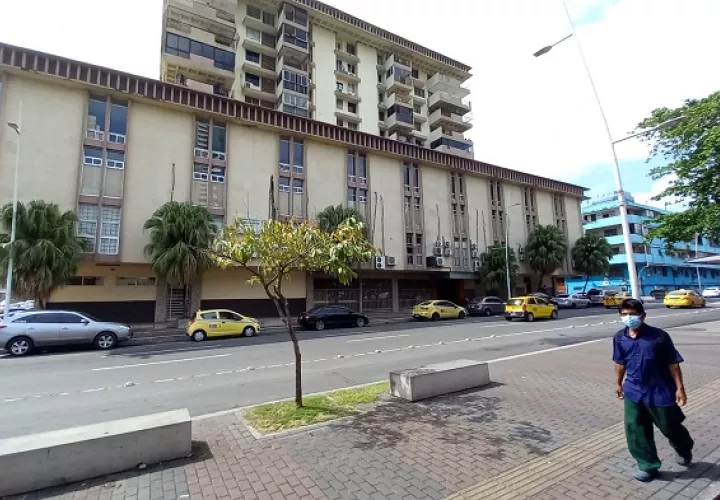Desde 2018, el edificio Poly es la sede provisional de esta escuela. Foto: Víctor Arosemena