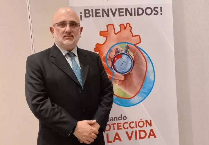 Ricardo Correa es médico cirujano de la Facultad de Medicina de la UNAM y ha obtenido múltiples reconocimientos a nivel internacional. Foto: Karol Lara