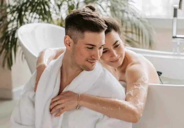 Deje que su pareja observe su cuerpo. Foto: Pexels
