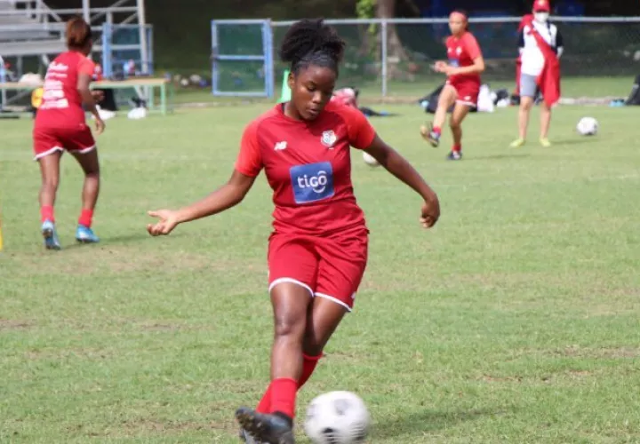 La selección femenina Sub-20 entrenó ayer con miras a su juego contra Canadá. Foto: Fepafut