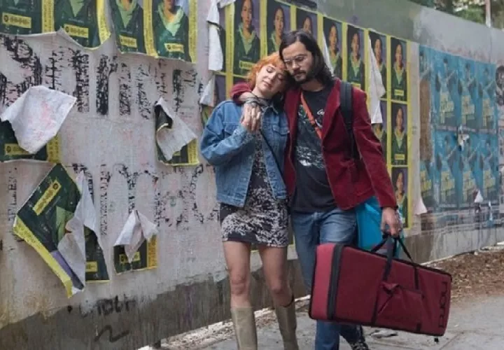 'Amsterdam' es una comedia en la que convergen dos millennials, un perro y costumbres diversas. Foto: Internet