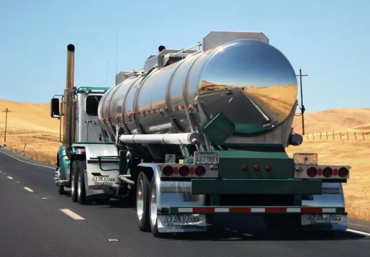 El grupo de representantes que transporta petróleos y derivados exige aumento de flete. Foto: Grupo Epasa