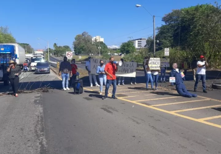 El grupo de personas durante los últimos días han escenificado cierre de calles, en rechazo a la aprobación de la ley 756. Foto. Mayra Madrid