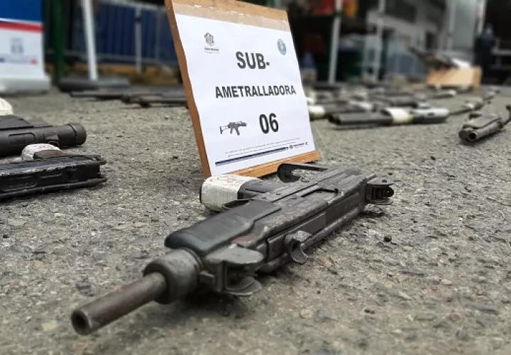 Las armas de fuego son las más usadas para cometer homicidios en Panamá. Archivo.