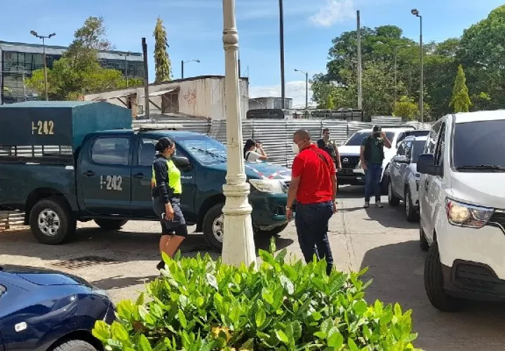 Un fuerte dispositivo policial se mantiene en los predios donde se realiza la audiencia. Foto: José Vásquez 