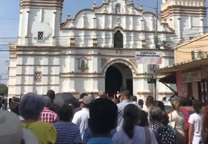 Este año, tras la apertura de muchas actividades, los feligreses salieron nuevamente a las calles, a participar de actividades como procesiones, vía crucis en vivo, dramas, entre otros. Foto. Thays Domínguez