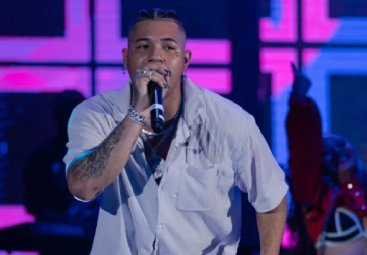 ´El Boza' en su presentación en el concierto de Rauw Alejandro. Foto: Twitter 