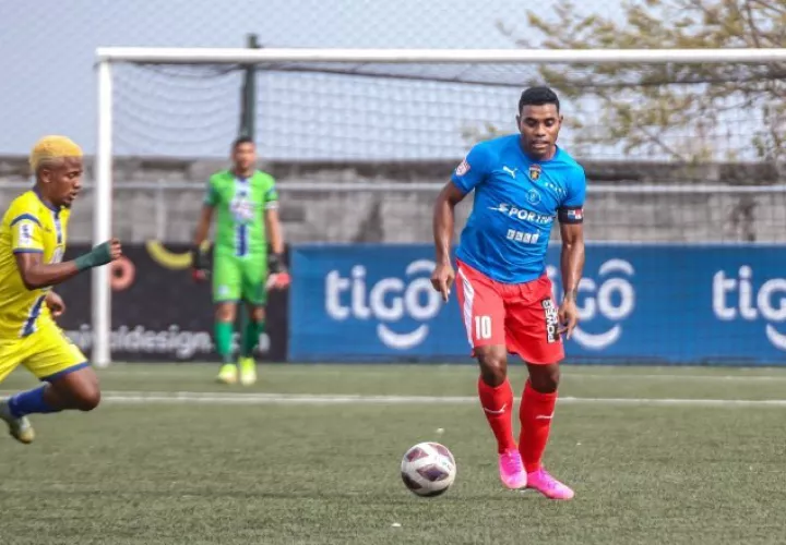 Ricardo 'Halconcito' Buitrago anotó tres goles contra Universitario. Foto: LPF