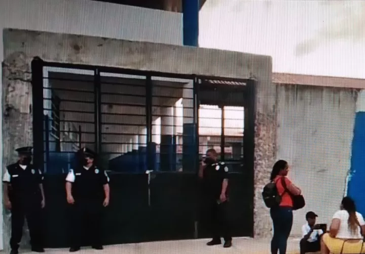 La Policía Nacional se hizo presente para evitar cualquier situación que se dé en la zona. Foto: Diomedes Sánchez 