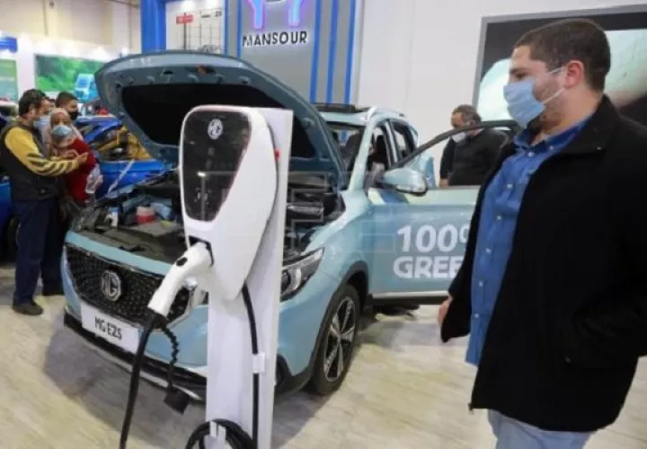 Los autos eléctricos contarán con una placa verde. Foto: EFE