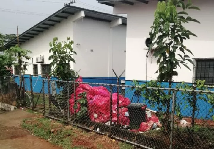 Según la administración del centro de salud Artemio Jaén de Nuevo Arraiján, el servicio de recolección de este tipo de desechos es contratado por la Dirección Regional de Salud en la provincia de Panamá Oeste. Foto. Eric Montenegro