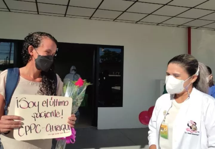 Jaylin Vega, quien vive en la comunidad de Aguacatal, agradeció a Dios y al equipo de salud por permitirle recuperarse de este virus, quien además valoró el trabajo del equipo que la atendió en el albergue. Foto. José Vásquez
