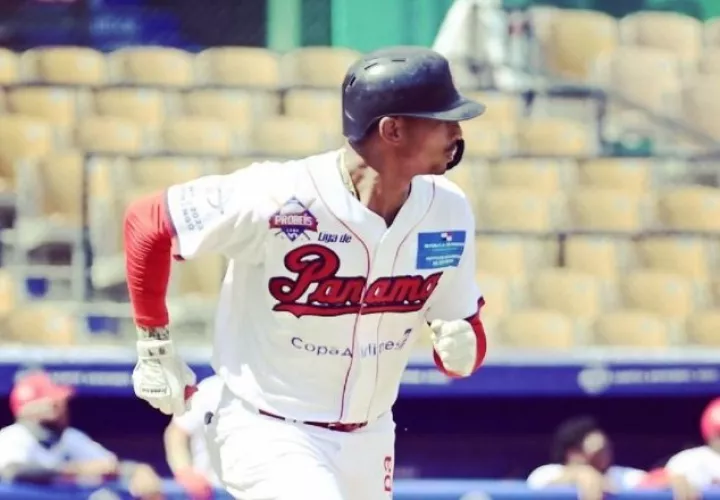 Christian Bhetancourt con el equipo panameño. Foto: Instagram