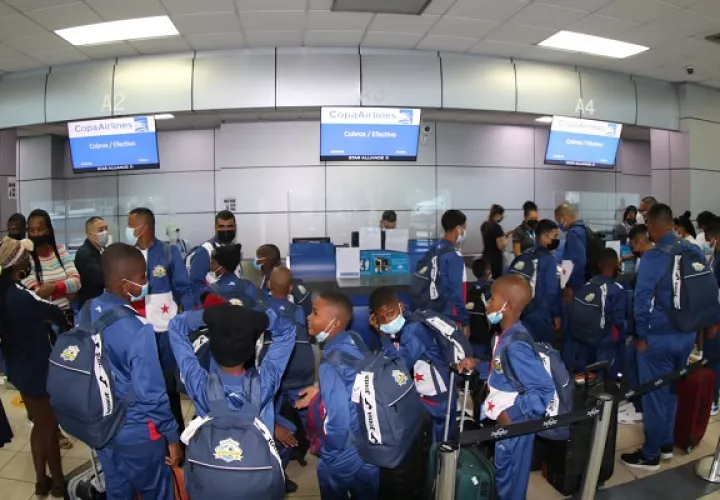 Futbolistas de Colón momentos antes de partir hacia Costa Rica. Foto: Cortesía