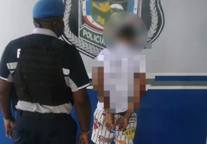 El ciudadano fue llevado a la estación de la Policía Nacional, luego su caso quedó en manos del Ministerio Público, para que se inicie la investigación por este caso de hurto. Foto. Diomedes Sánchez