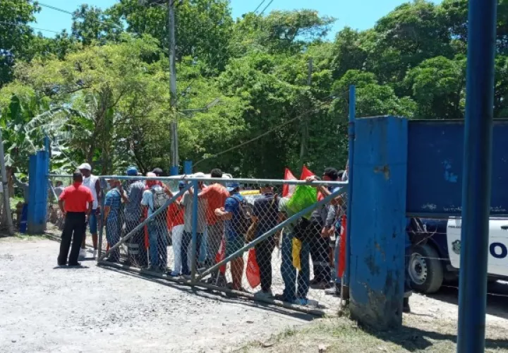 Luis Mitre, Secretario general de Sitraseo, precisó además que para la negociación, es fundamental que la empresa sea representada por personas con poder para decidir sobre los acuerdos salariales y laborales que permitan la suscripción de la convención colectiva. Foto. Diomedes Sánchez