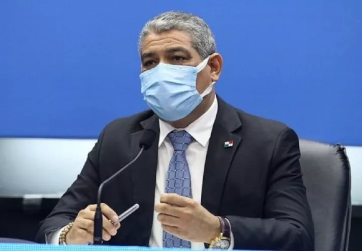 El ministro Luis Sucre dijo que hay vacunas suficientes para inmunizar a la población. Foto: Luis Sucre