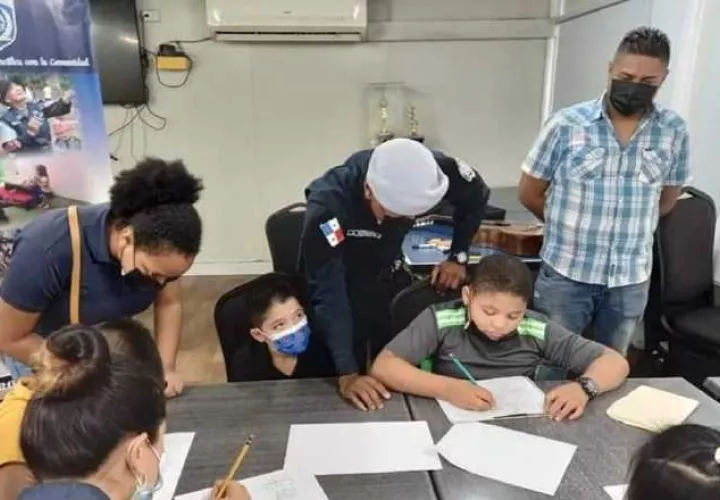 David Cedeño trabaja en conjunto con la policía, iglesias y fundaciones. Foto: Cortesía