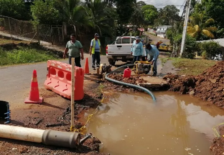 En Arraiján existen unos 50 mil habitantes que no reciben agua potable en sus casas. Foto: Eric A. Montenegro