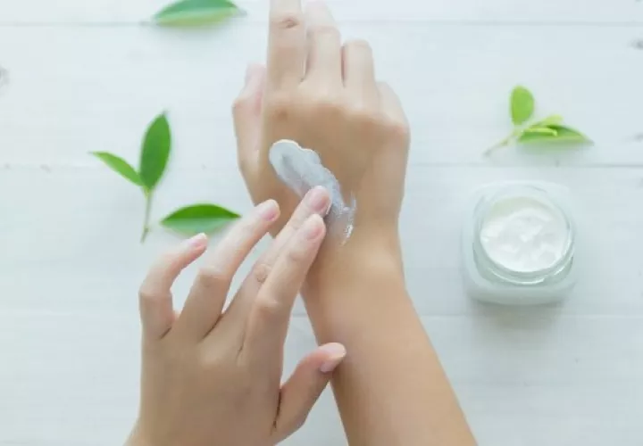  Use frecuentemente crema hidratante. Foto: Ilustrativa / Freepik